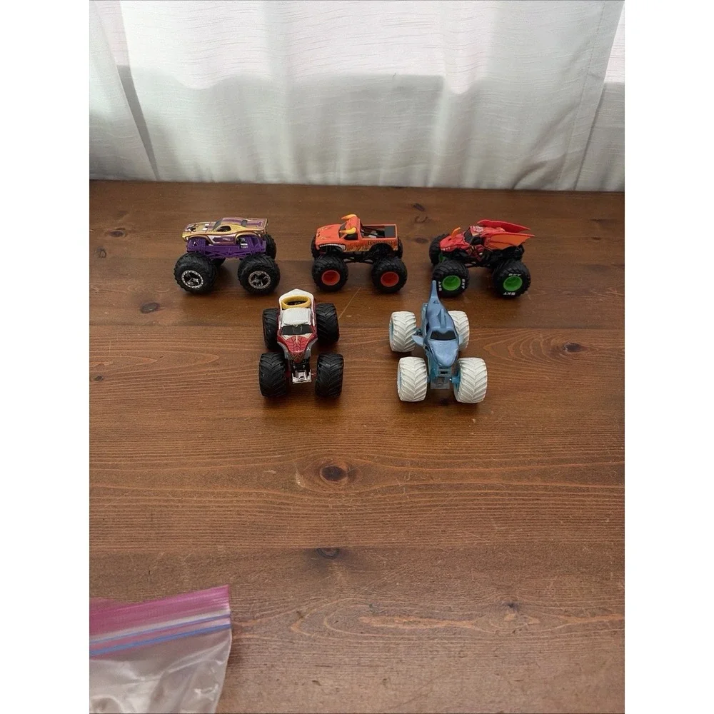 Hot Wheels Monster Jam Lot Of 5 Diecast 1:64 Scale Monster Trucks